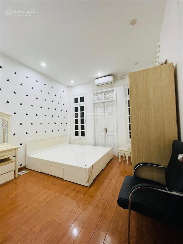 Tt cầu giấy  nhà dân xây 2 mặt ngõ trước sau  ô tô đỗ cửa dt 40m x 4t, mt 4m  thoáng  tiện ích