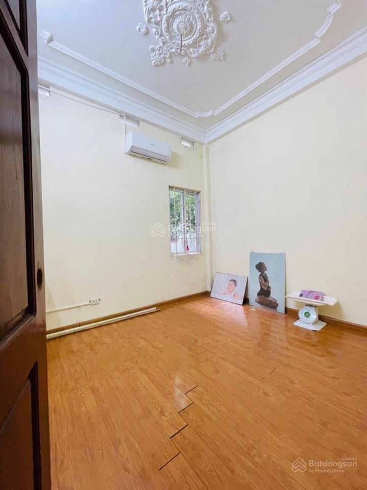 Tt cầu giấy  nhà dân xây 2 mặt ngõ trước sau  ô tô đỗ cửa dt 40m x 4t, mt 4m  thoáng  tiện ích