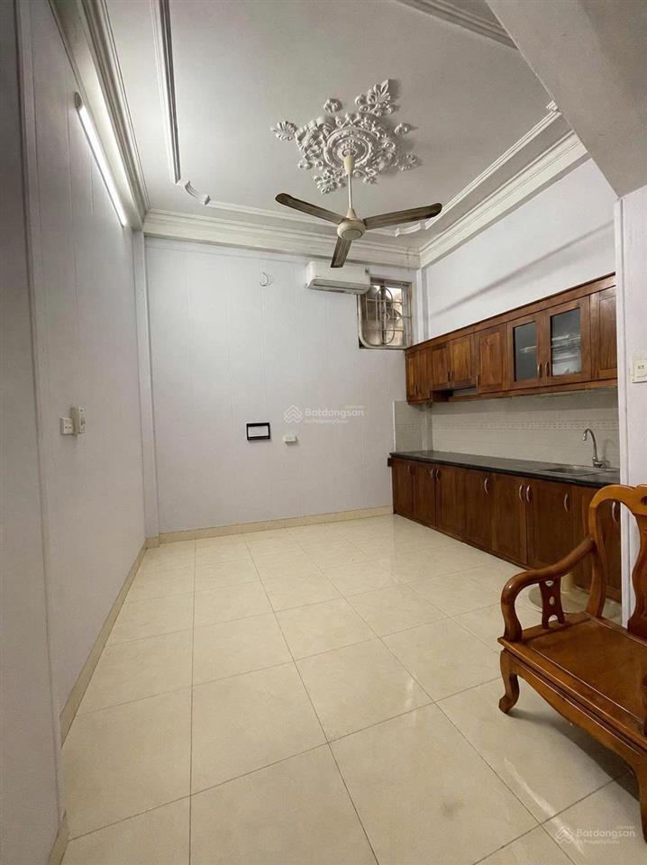 Tt cầu giấy  nhà dân xây 2 mặt ngõ trước sau  ô tô đỗ cửa dt 40m x 4t, mt 4m  thoáng  tiện ích