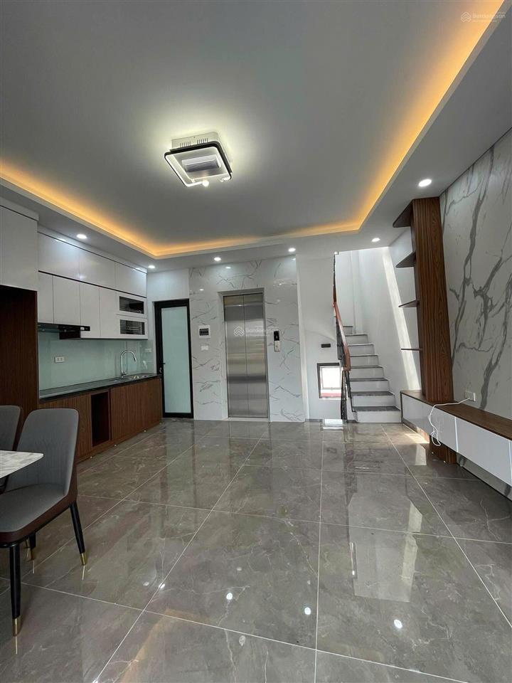 Cầu giấy 40m x 7 tầng  thang máy  2 thoáng  ngõ to nông gần phố  tiện ích