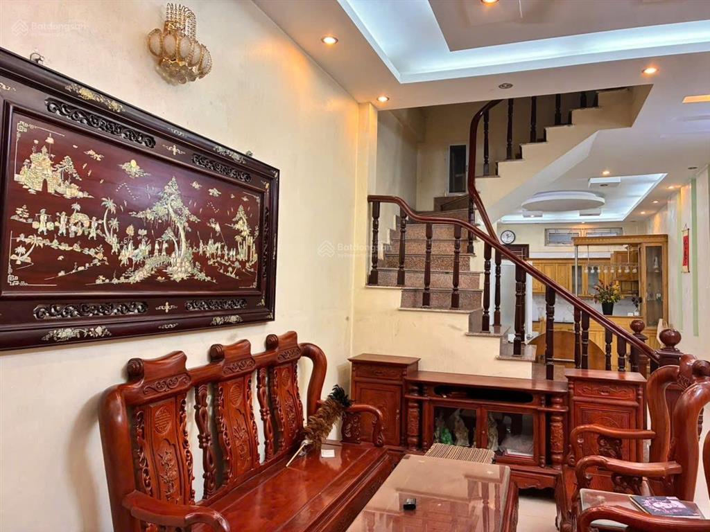 Cho thuê nhà riêng 80m2 có gara khu ngọc thụy
