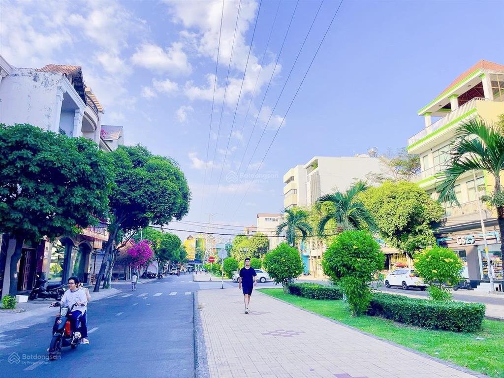 Mặt tiền công viên đường nguyễn thế truyện  diện tích 4,5m x 16m  đúc 3 tầng  giá tốt 12,7 tỷ