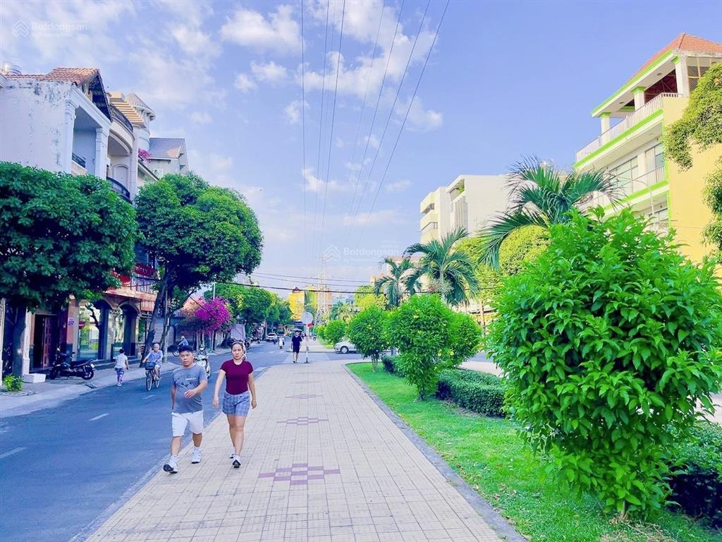Mặt tiền công viên đường nguyễn thế truyện  diện tích 4,5m x 16m  đúc 3 tầng  giá tốt 12,7 tỷ