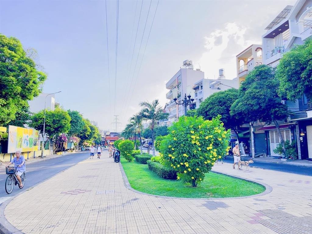 Mặt tiền công viên đường nguyễn thế truyện  diện tích 4,5m x 16m  đúc 3 tầng  giá tốt 12,7 tỷ