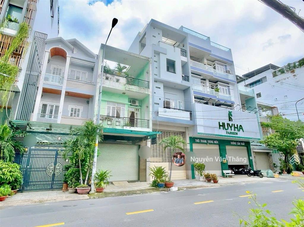 Mặt tiền đường nội bộ rộng 20m vỉa hè to  diện tích 4x23m  đúc 3 tầng  giá tốt 11,5 tỷ