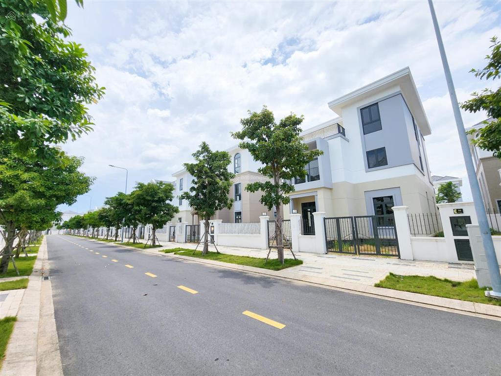Tôi chính chủ kẹt tiền cần bán biệt thự vista nam an khánh 416.3 m2 46 tỷ  0965 645 ***