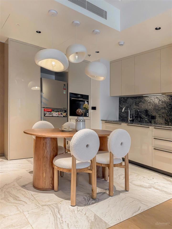 Kẹt tiền bán gấp căn hộ cao cấp vinhomes golden river ba son 50m2 8tỷ8 view đẹp  0965 645 ***
