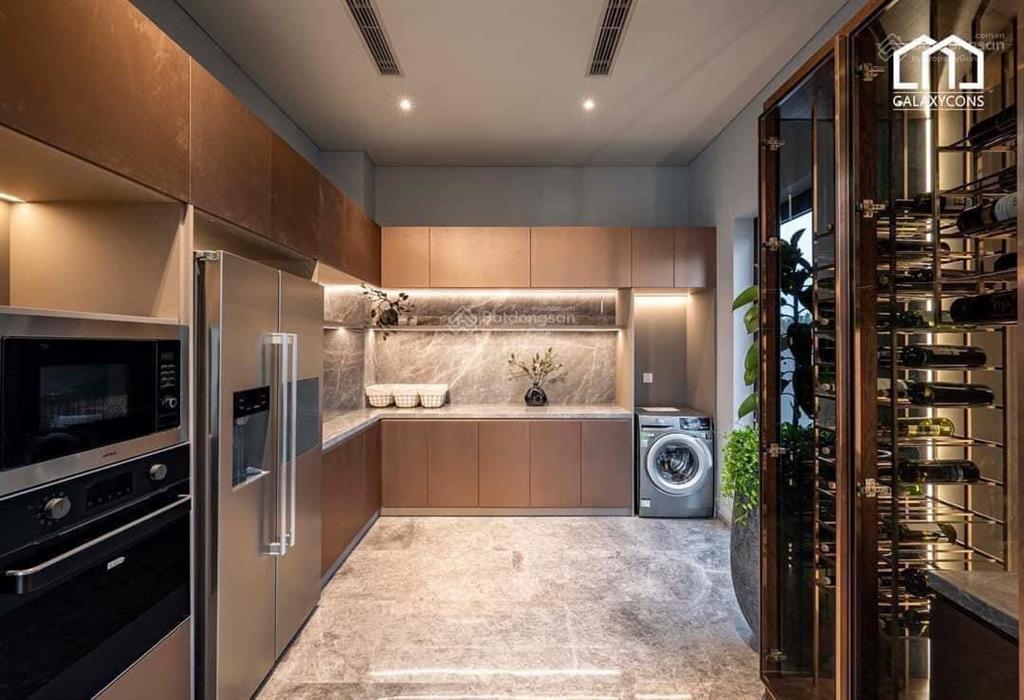 Tôi cần bán grand marina saigon 2pn 92m2 giá 28 tỷ khách nào cần mua  trực tiếp