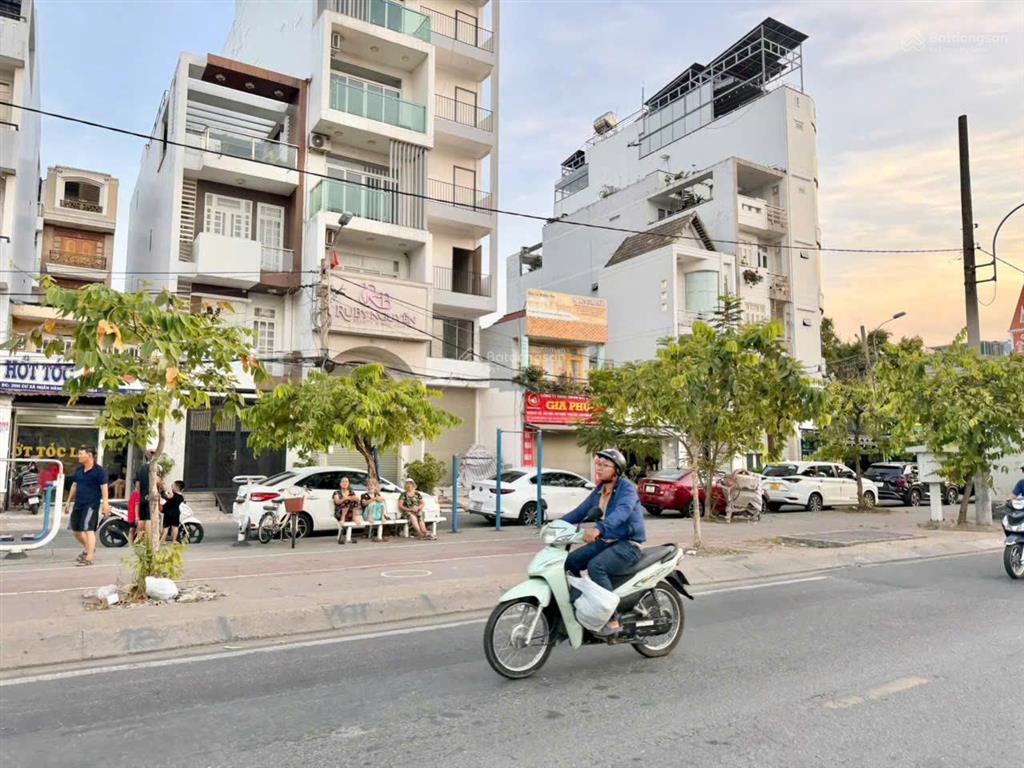 Vip  nhà 4 tầng 4x20m view sông, cv trần xuân soạn q7 giá 19 tỷ