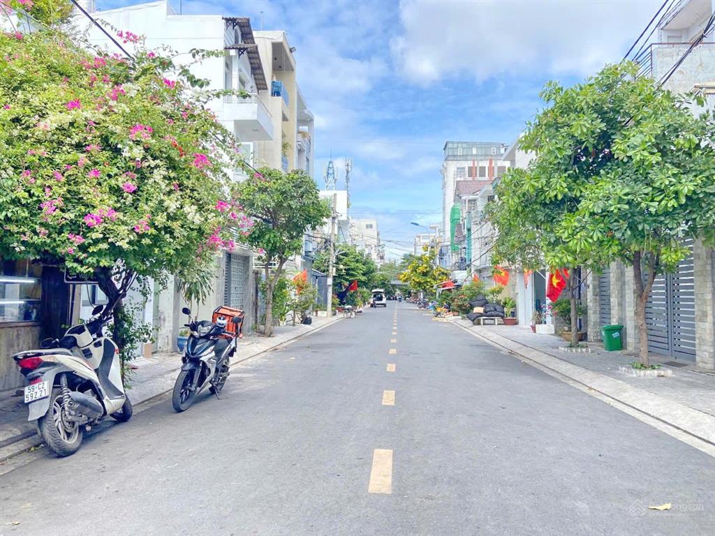 Lô đất đẹp  55.8m² hẻm xe hơi đường số 49 quận 7 giá 7.2 tỷ