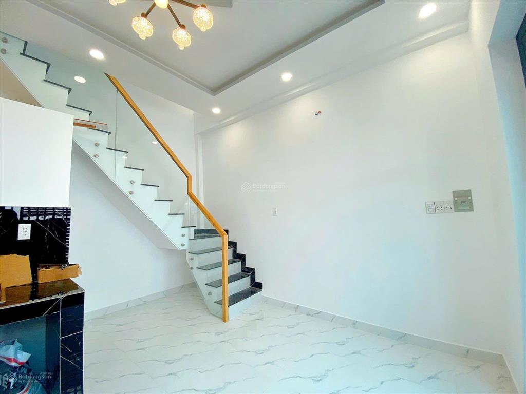 Nhà đẹp trệt, lầu, 2 pn hẻm nguyễn thị xiếu q7 giá 8,5 tr/th