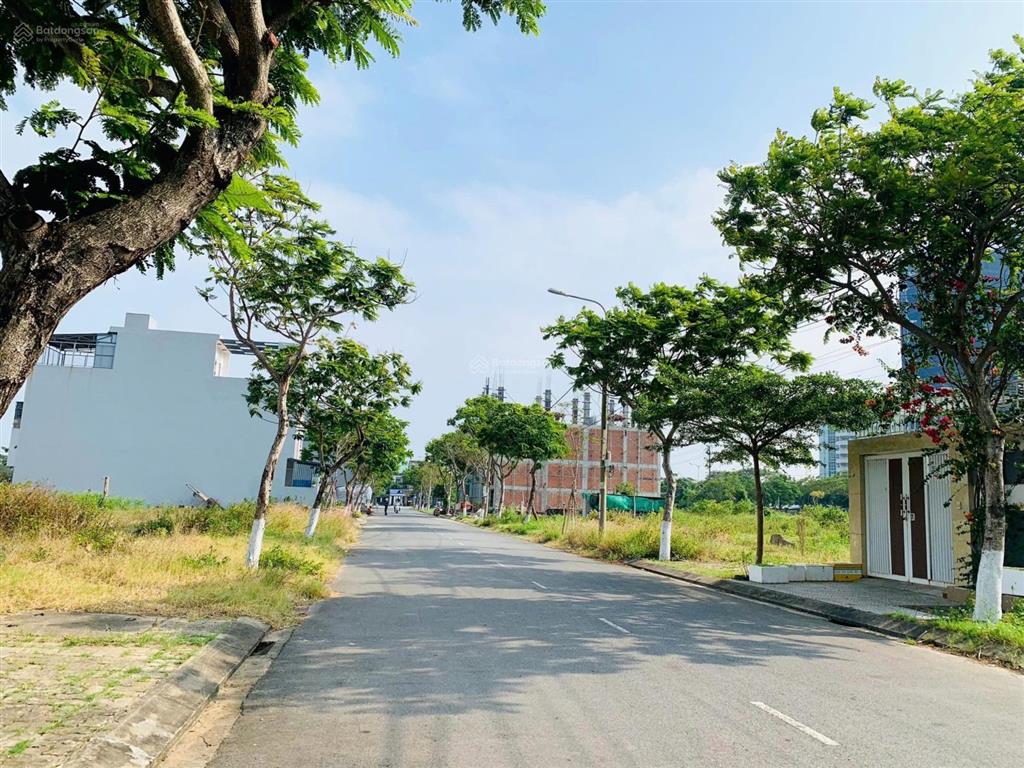 Bán đất đường đa mặn đông 2 sát lê văn hiến, đối diện bệnh viện 600 giường  90m2 giá 7,75 tỷ