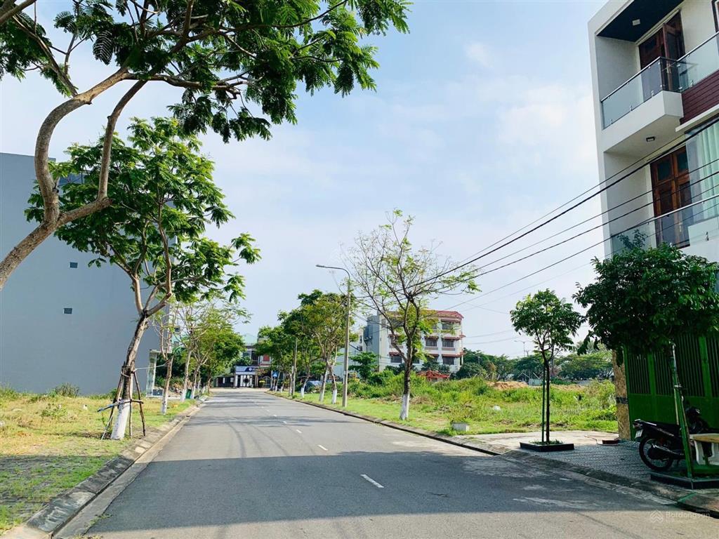 Bán đất đường đa mặn đông 2 sát lê văn hiến, đối diện bệnh viện 600 giường  90m2 giá 7,75 tỷ