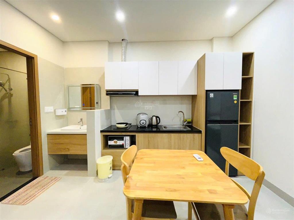 Bán tòa căn hộ 6 tầng đường nguyễn xuân khoát, 11 phòng căn hộ 1pn full nội thất giá bán 26 tỷ