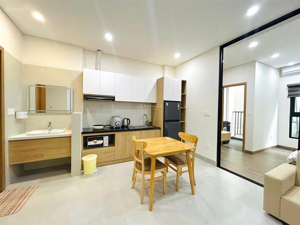 Bán tòa căn hộ 6 tầng đường nguyễn xuân khoát, 11 phòng căn hộ 1pn full nội thất giá bán 26 tỷ