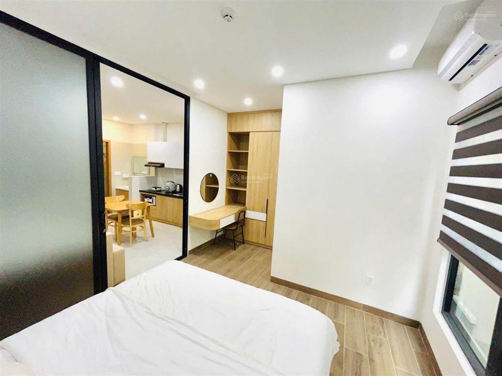 Bán tòa căn hộ 6 tầng đường nguyễn xuân khoát, 11 phòng căn hộ 1pn full nội thất giá bán 26 tỷ