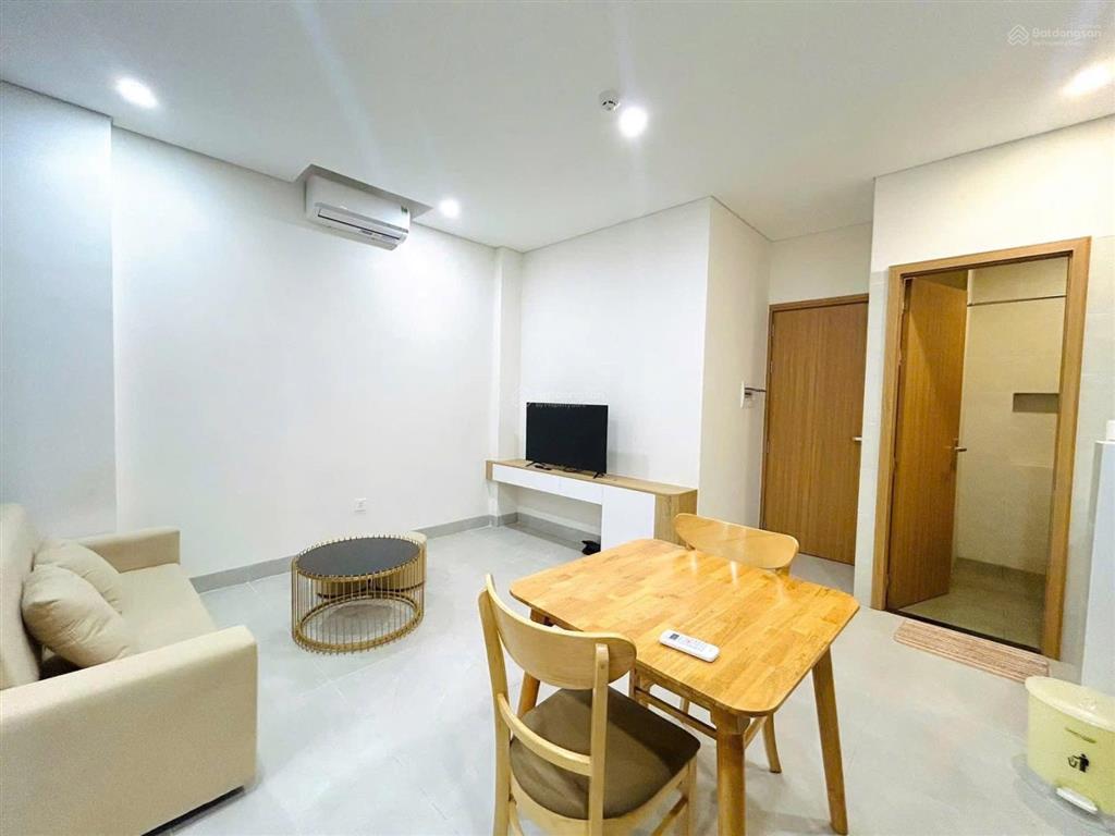 Bán tòa căn hộ 6 tầng đường nguyễn xuân khoát, 11 phòng căn hộ 1pn full nội thất giá bán 26 tỷ