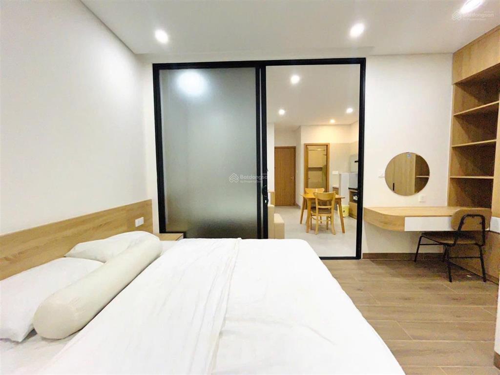 Bán tòa căn hộ 6 tầng đường nguyễn xuân khoát, 11 phòng căn hộ 1pn full nội thất giá bán 26 tỷ