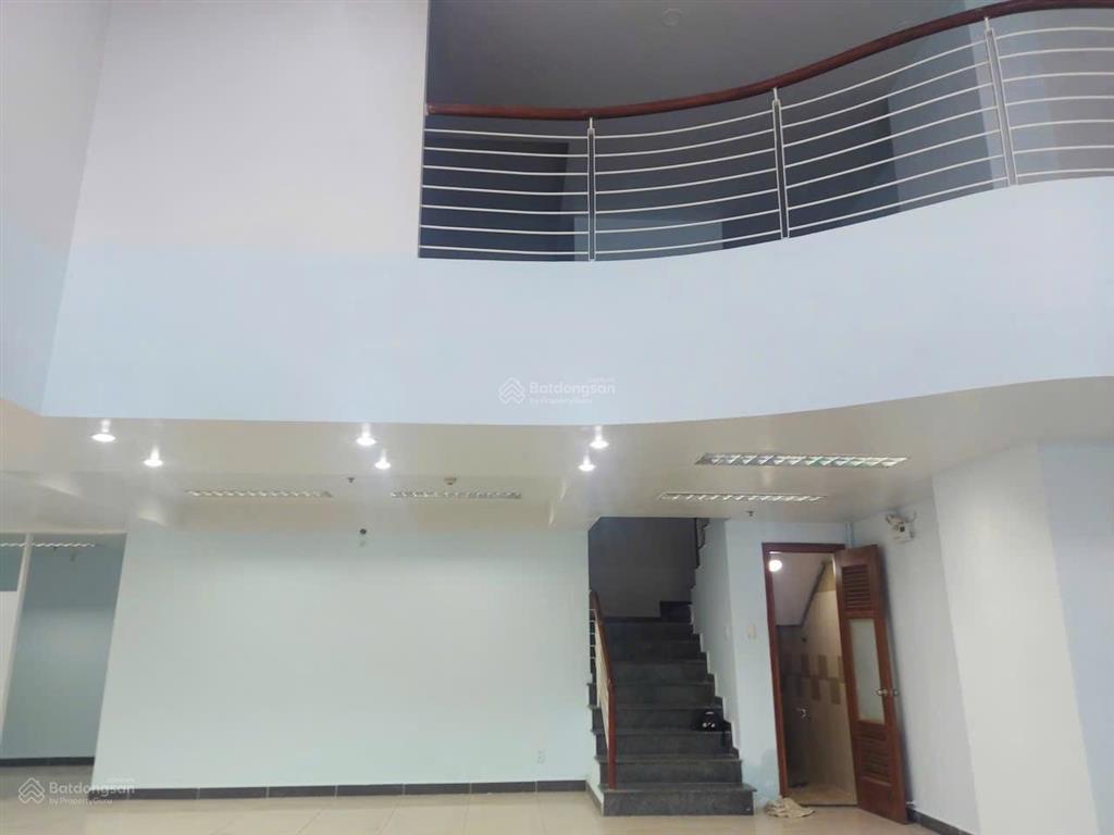 Cho thuê shophouse 1 trệt 1 lửng 5pn 185m2 phù hợp làm vp cty, 20triệu/tháng.  0903 353 ***