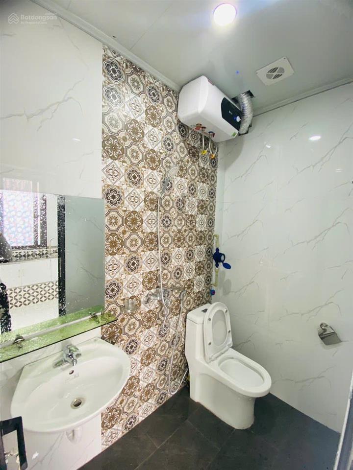 Cho thuê căn hộ 2 ngủ + 1 khách siêu rẻ ngõ 143 quan hoa, cầu giấy