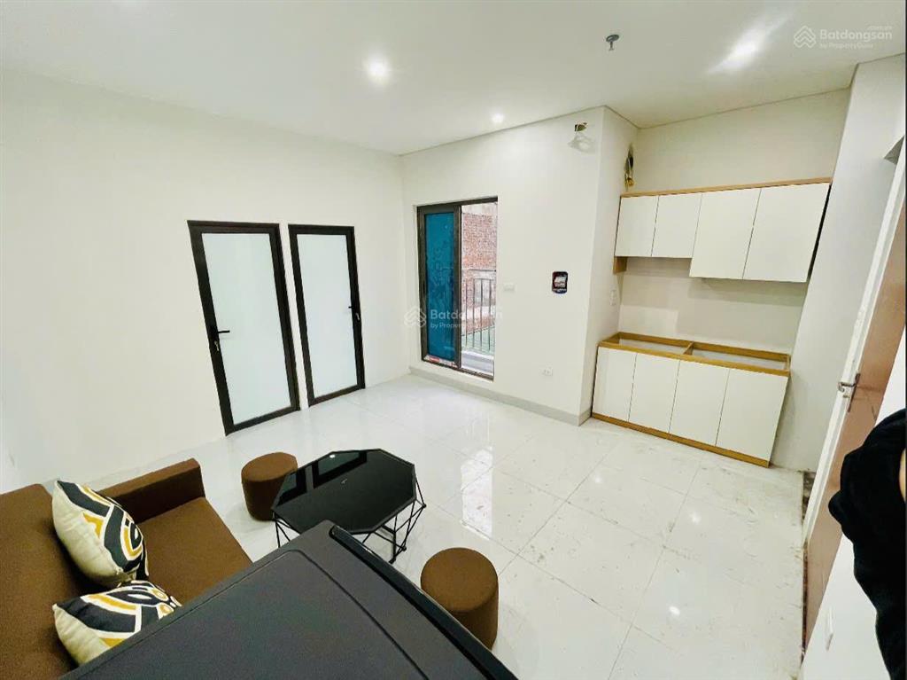 Cho thuê ccmn 2 ngủ full đồ đẹp thoáng tại 189 nguyễn ngọc vũ, yên hòa