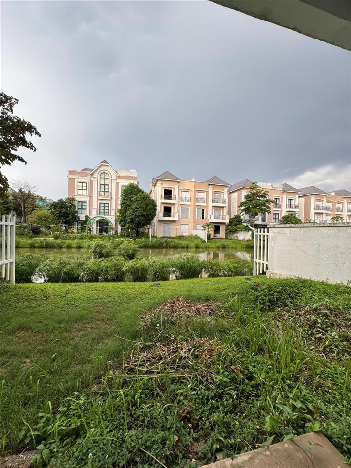 Chính chủ gửi bán biệt thự song lập sen súng  vinhomes grand park. 300m2  33 tỷ