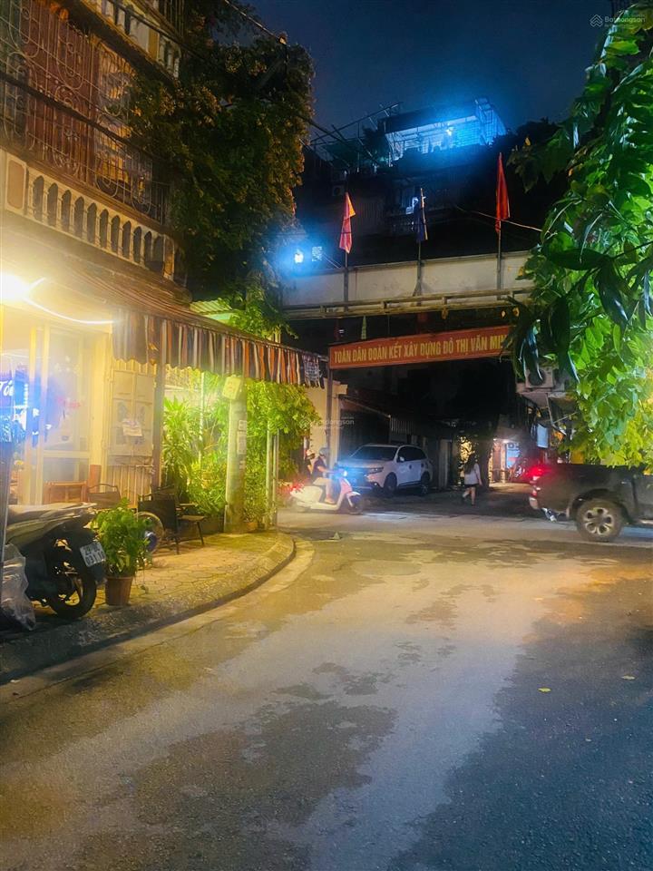 Cho thuê tập thể ngõ 120 hoàng quốc việt, cầu giấy, tầng 1+2, đồ cơ bản, giá 12 tr/th,  ngay