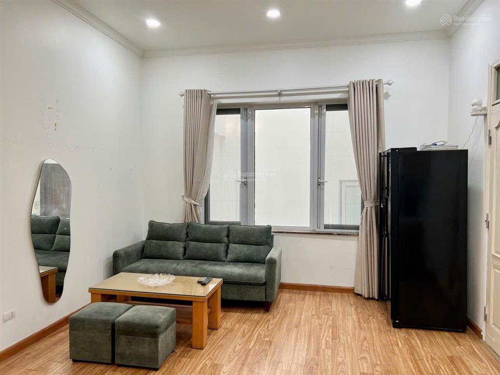 Chính chủ cho thuê căn hộ dịch vụ 135 đội cấn, 70m2, 1 ngủ, đủ đồ, giá 9,9tr/th, vào ở ngay