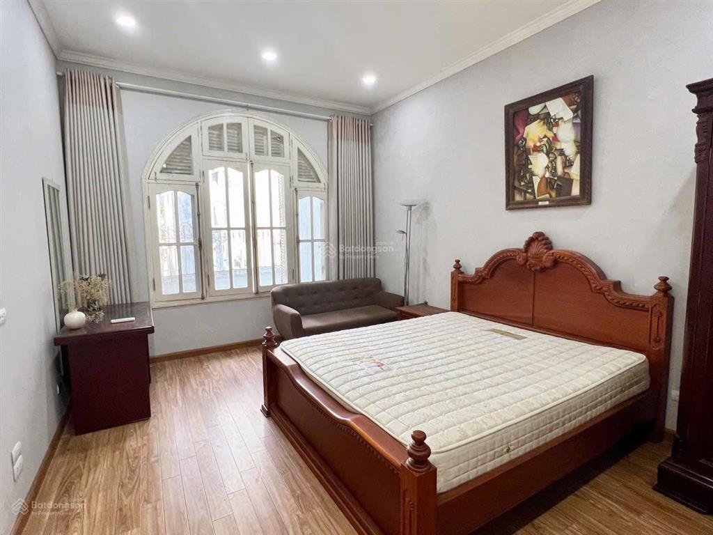 Chính chủ cho thuê căn hộ dịch vụ 135 đội cấn, 70m2, 1 ngủ, đủ đồ, giá 9,9tr/th, vào ở ngay