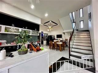 Bán gấp biệt thự mái thái gần biển long hải brvt  0932 698 ***