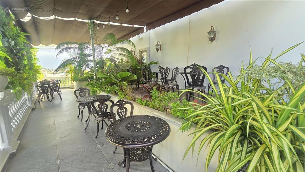 Bán biệt thự cafe đang kinh doanh tại cây quéo long điền brvt!! ngộp.