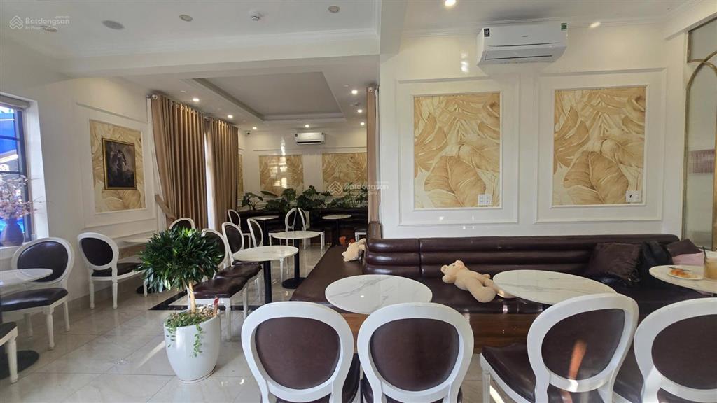 Bán biệt thự cafe đang kinh doanh tại cây quéo long điền brvt!! ngộp.