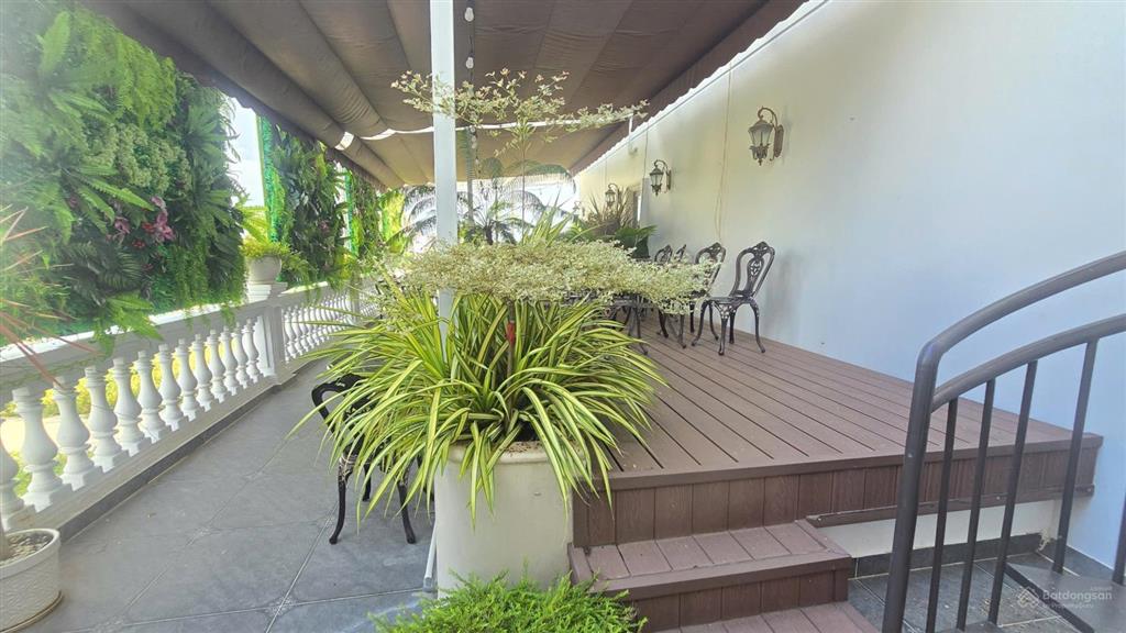Bán biệt thự cafe đang kinh doanh tại cây quéo long điền brvt!! ngộp.