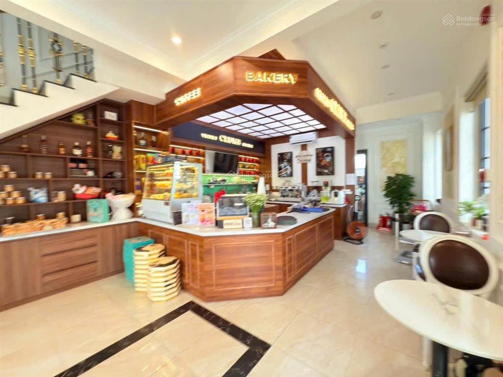 Bán biệt thự cafe đang kinh doanh tại cây quéo long điền brvt!! ngộp.
