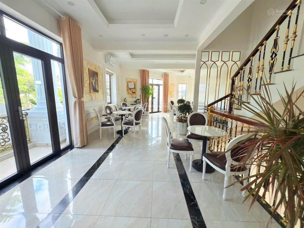 Bán biệt thự cafe đang kinh doanh tại cây quéo long điền brvt!! ngộp.