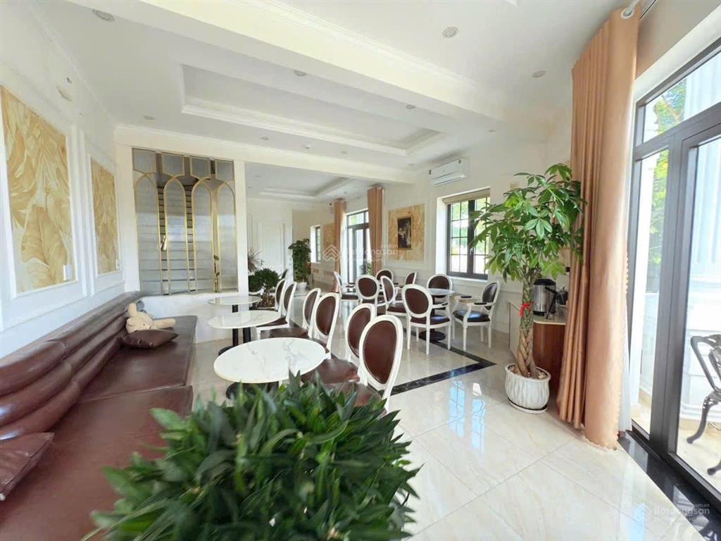 Bán biệt thự cafe đang kinh doanh tại cây quéo long điền brvt!! ngộp.