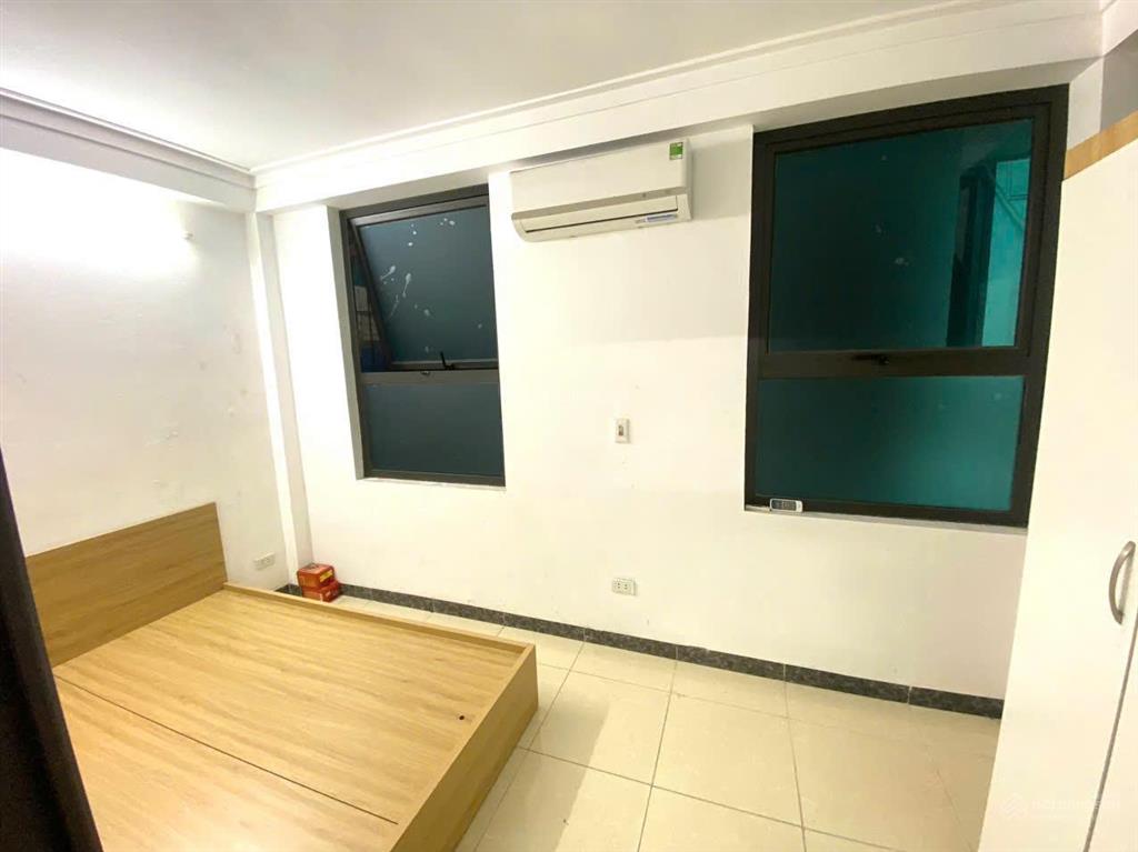 Phòng 1 ngủ 1 khách, đủ đồ, ở luôn, giá 4,5tr, láng hạ