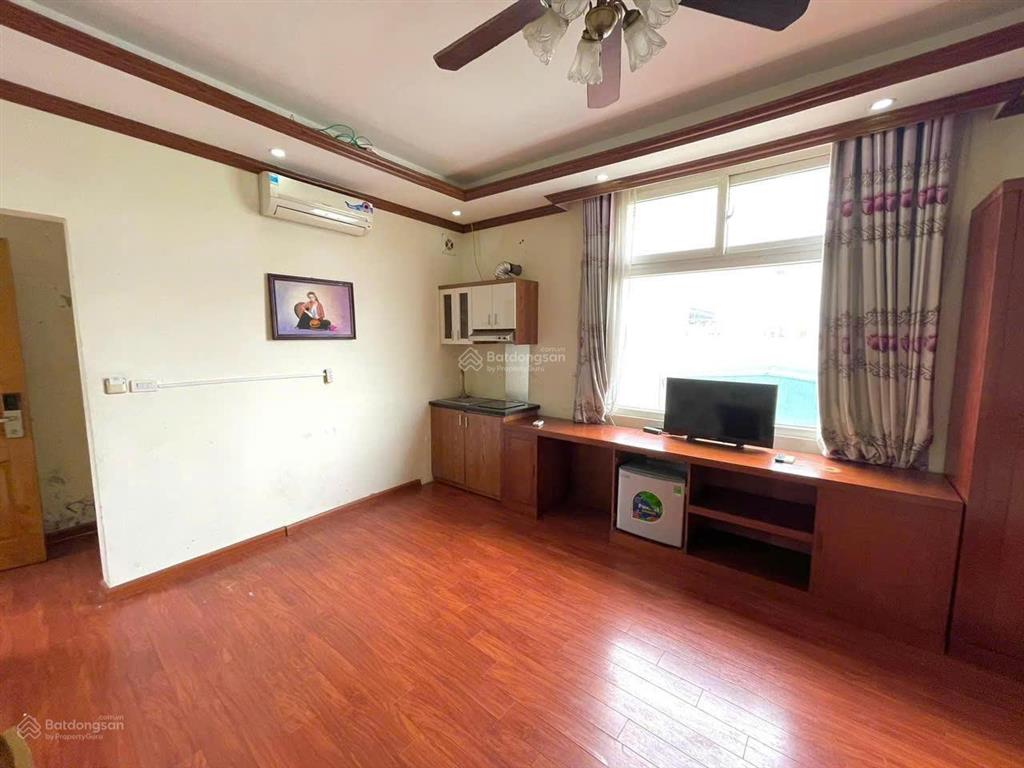 Phòng đẹp, đủ nội thất,gần đường phố, ngã tư lò đúctrần khát chân