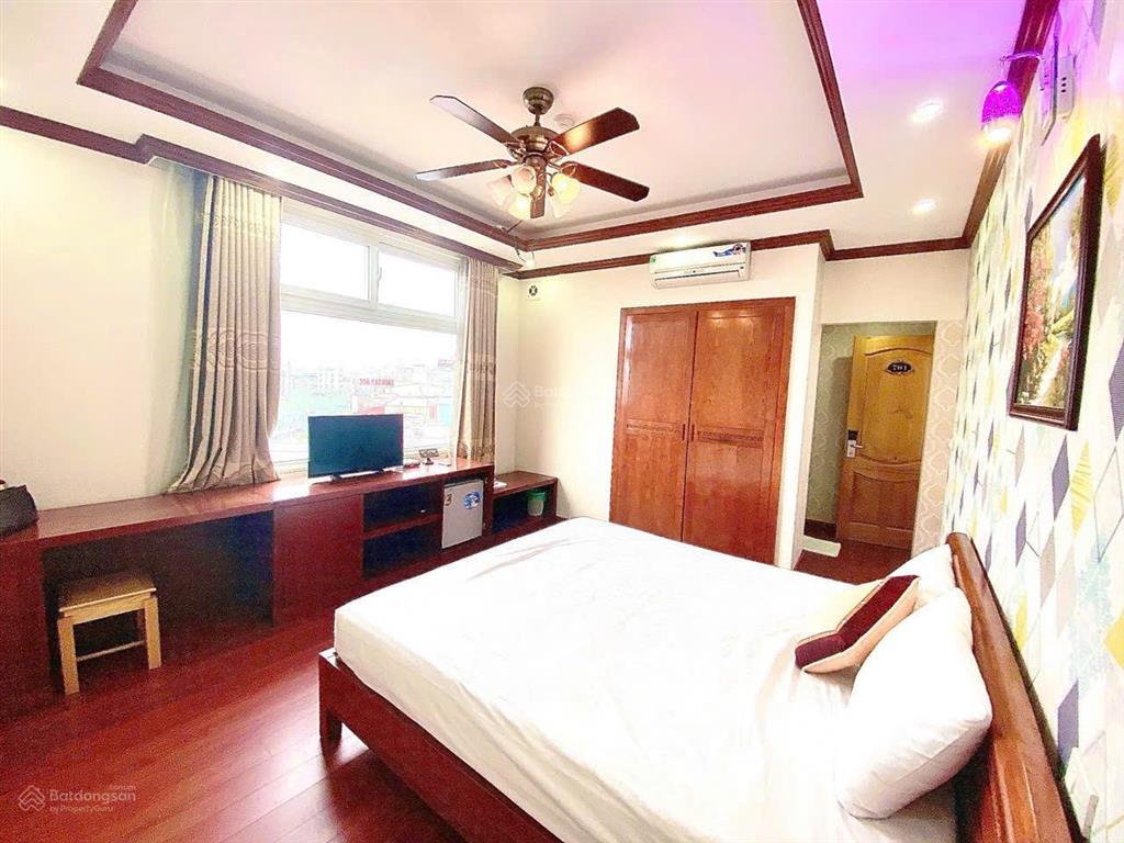 Phòng đẹp, đủ nội thất,gần đường phố, ngã tư lò đúctrần khát chân
