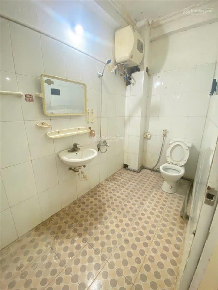 Cho thuê phòng 20m2, cửa sổ thoáng tại trần khát chân, hai bà trưng