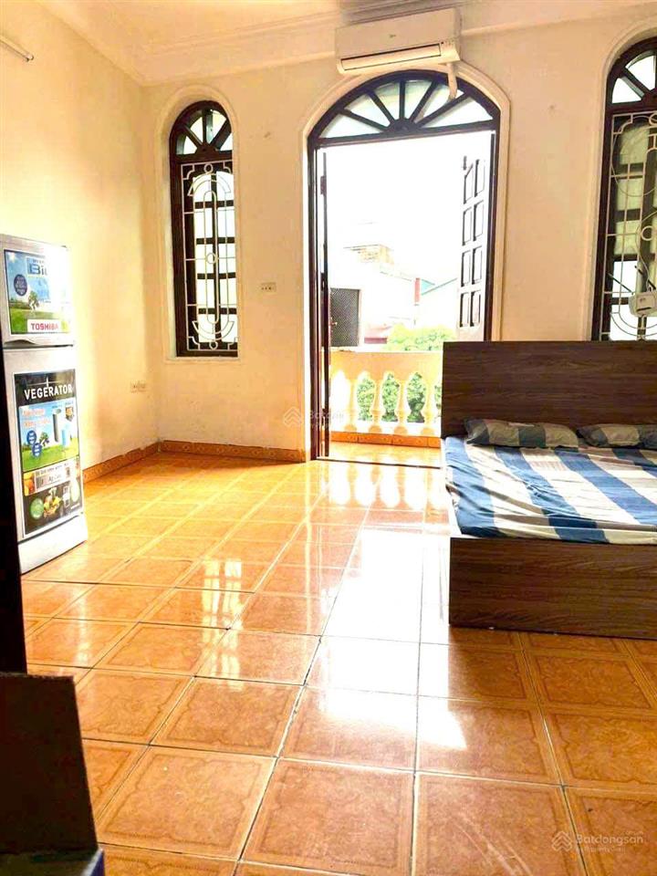 Phòng có ban công, đủ nội thất, chỉ 3tr8, trần khát chân