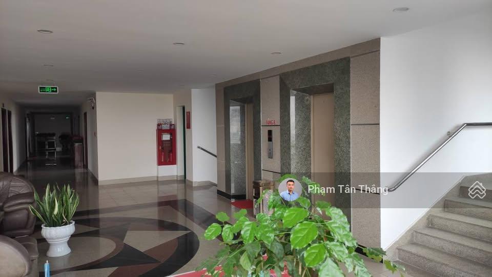 Cho thuê diện tích 120m2 sàn gỗ, điều hòa âm trần tòa nhà văn phòng khu trung tâm hải phòng
