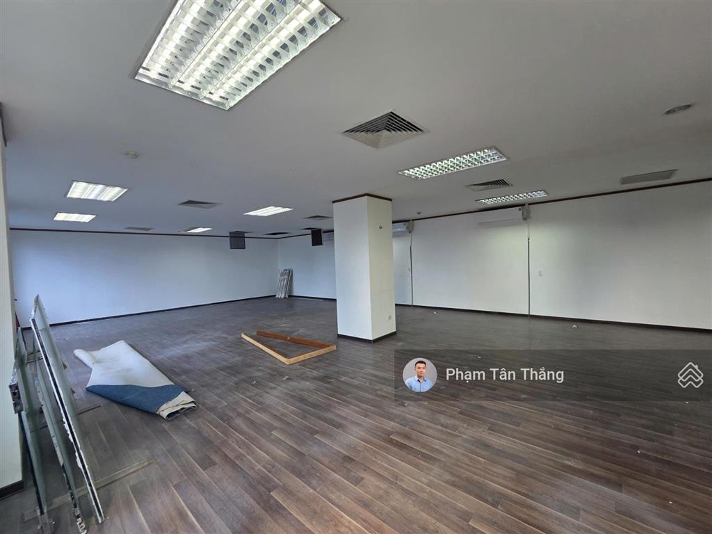 Cho thuê diện tích 120m2 sàn gỗ, điều hòa âm trần tòa nhà văn phòng khu trung tâm hải phòng