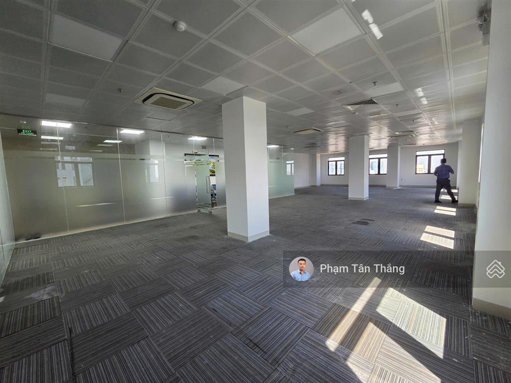 Cho thuê 160m2 sàn riêng biệt tại tòa nhà mặt đường lê hồng phong, gần mediamart