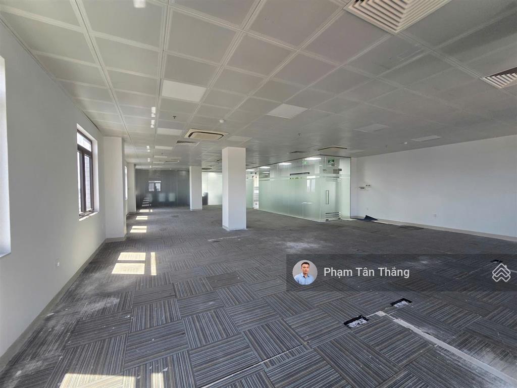 Cho thuê 160m2 sàn riêng biệt tại tòa nhà mặt đường lê hồng phong, gần mediamart