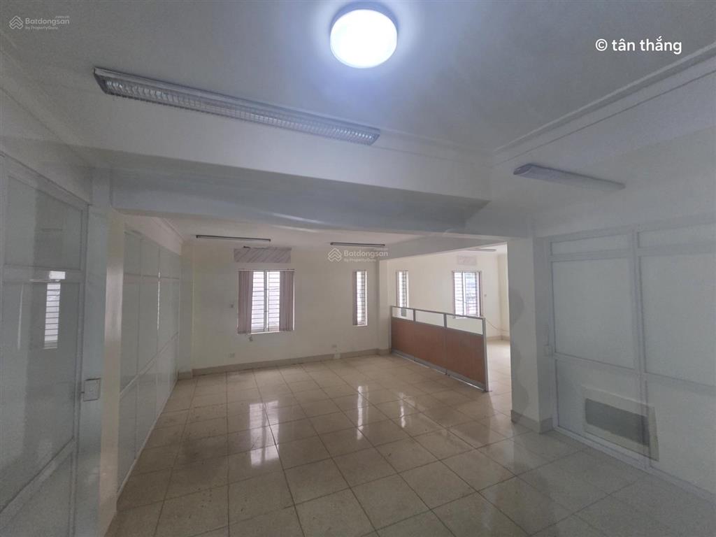 Cho thuê 130m2 văn phòng mặt đường lương khánh thiện, giá thuê chỉ 2x triệu/tháng