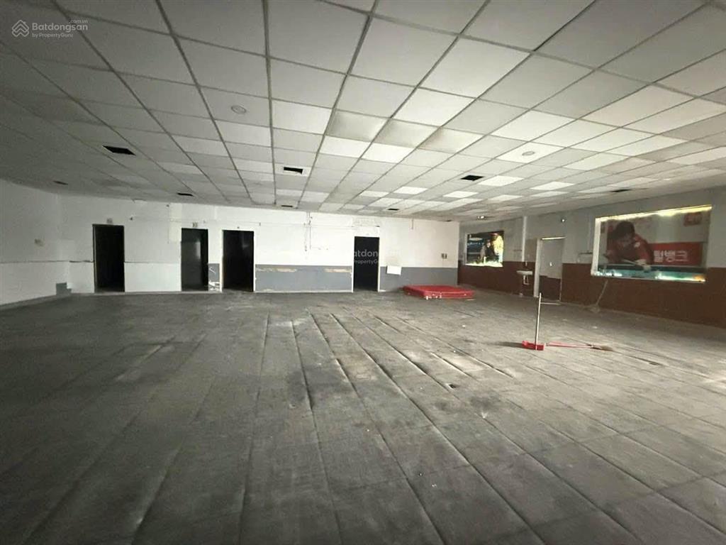 Cần tìm khách thuê mặt bằng vuông vắn gần 300m2 mặt đường phố trung tâm hải phòng
