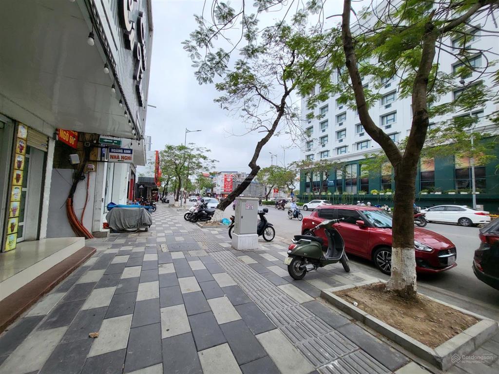 Bán căn nhà mặt đường lạch tray, bìa vuông vắn, ngang hơn 6m, có vỉa hè