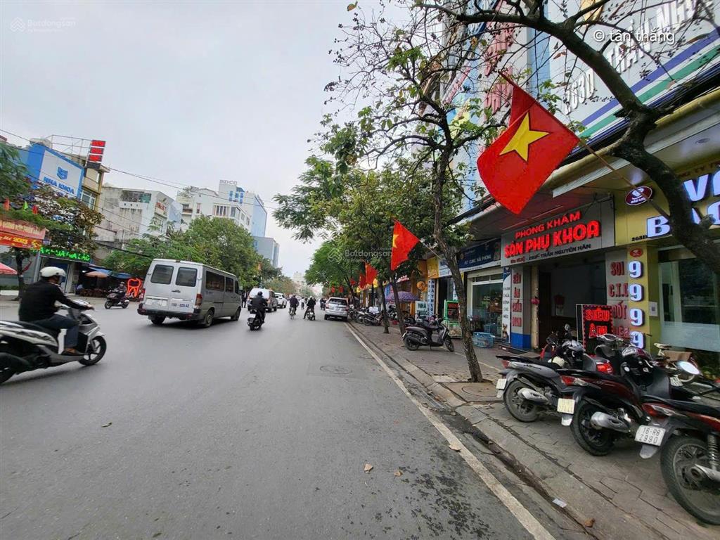 Cần bán căn nhà mặt đường trần nguyên hãn, mặt tiền hơn 8m, vỉa hè rộng