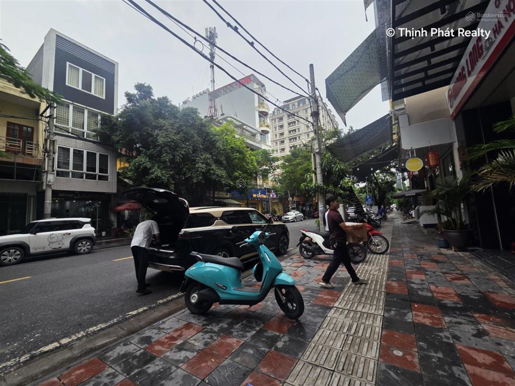 Cần bán căn nhà 6 tầng 1 tum, thang máy mặt đường phố cổ hải phòng